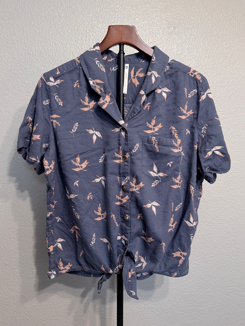 Kuhl Elsie Short Sleeve Nature Pattern Tie Front Button Down Shirt - Women's XL - Picture 2 of 5